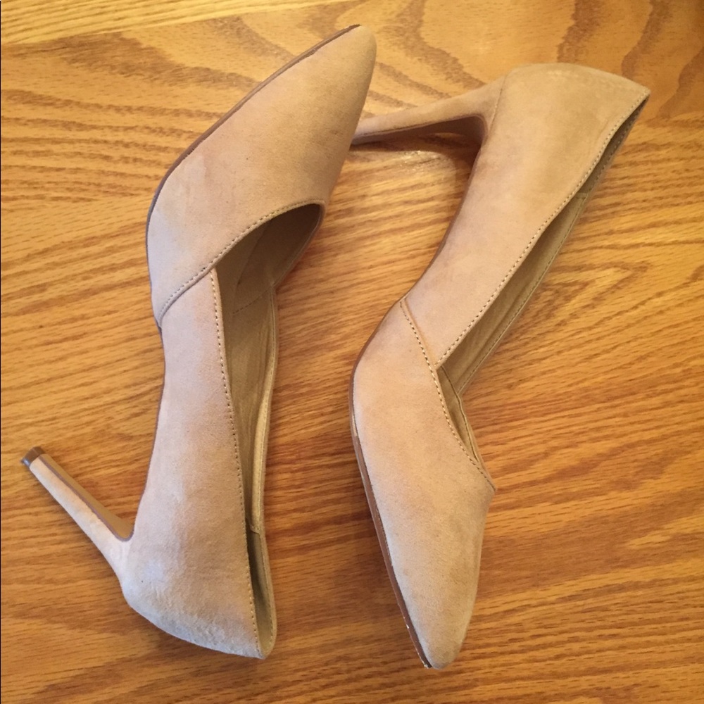 neutral/blush toned heels